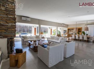 Casa · 940m² · 7 Ambientes · Alquiler Anual Carmen de Areco Chacras de La Alameda