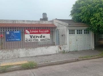 Casa de 3 ambientes, Lomas de Zamora · Pasaje Montero 1372 Banfield