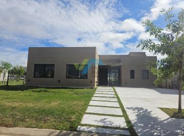 Casa · 159m² · 5 Ambientes · 3 Cocheras · Casa en Venta en Santo Tomas, Derqui, Pilar