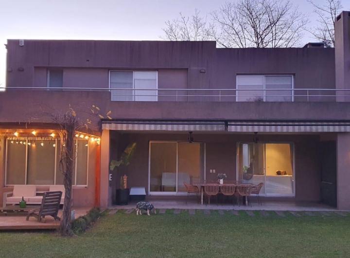 Casa · 278m² · 5 Ambientes · 3 Cocheras