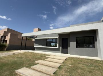 Casa · 179m² · 5 Ambientes · 1 Cochera · Venta – Casa de 3 Dorm. con Galería y Asador en Las Cañitas, Malagueño