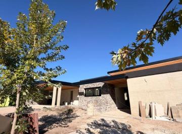 Casa de 5 ambientes, Mendiolaza · Hermosa Casa a Estrenar en Estancia El Terron