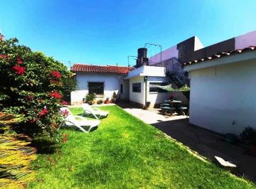 Casa · 132m² · 4 Ambientes · 1 Cochera · Casa en Venta - Lomas del Mirador - 3 Ambientes - Garaje - Jardín - Parrilla - Apto Credito