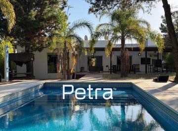 Casa · 143m² · 5 Ambientes · 2 Cocheras · Casa en Venta en Costa Esmeralda. Gas Natural