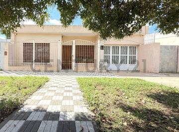 Casa · 133m² · 5 Ambientes · 1 Cochera · Casa de 2 Dorm. con Cochera Doble. Venado Tuerto.