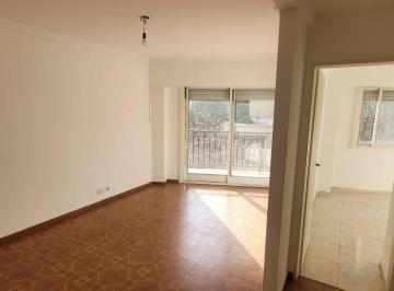 Departamento de 1 ambiente, Otro · Excelente 2 Ambientes Al Frente con Balcon