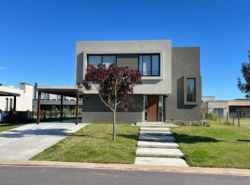 Casa · 215m² · 4 Ambientes · 2 Cocheras · Casa en Alquiler en Riberas, Puertos, Escobar