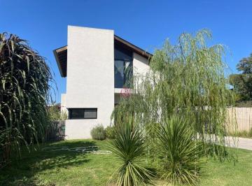 Casa · 120m² · 4 Ambientes · 2 Cocheras · Casa en Venta en Los Arces, La Cañada de Pilar