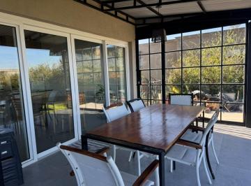 Casa · 140m² · 5 Ambientes · 1 Cochera · Casa en Venta - Santa Isabel II - 3 Dorm.