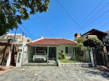 Casa · 110m² · 5 Ambientes · 1 Cochera · Casa en Banfield Este