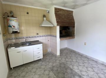 Casa · 181m² · 4 Ambientes · 1 Cochera · Casa Quinta