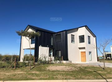 Casa · 196m² · 4 Ambientes · 1 Cochera · Puertos / Escobar - Ceibos - Casa en Alquiler Ubicado en Puertos, Escobar
