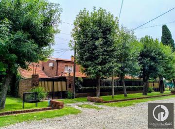 Casa · 248m² · 7 Ambientes · 3 Cocheras · Casa Venta Tres Dorm. Excelente Ubicacion Calidad Patio Jardin Quincho Piscina Funes