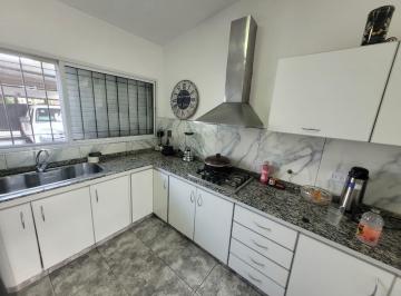 Casa · 152m² · 8 Ambientes · 2 Cocheras · Casa en Villa El Libertador