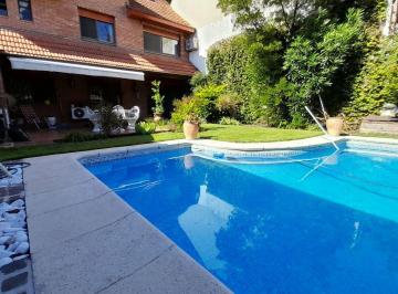 Casa · 305m² · 6 Ambientes · 2 Cocheras · Florida m - Zona Residencial - Sólido Chalet en 4 Plantas con Jardín, Piscina y Garaje.