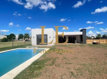 Casa · 173m² · 4 Ambientes · 5 Cocheras · Venta Casa en San Sebastián - Área 1