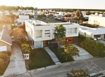 Casa · 380m² · 7 Ambientes · 2 Cocheras · Casa - Bahia Blanca