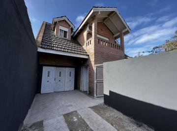 Casa de 9 ambientes, Ensenada · Monoambiente, Casa en Dos Plantas y Vivienda Al Fondo