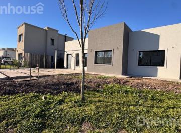 Casa · 17m² · 4 Ambientes · 1 Cochera · Casa en Barrio Santo Tomás