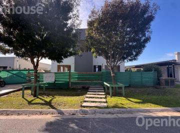 Casa · 152m² · 4 Ambientes · 1 Cochera · Casa en Venta Santo Tomás