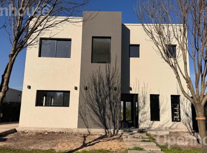 Casa · 152m² · 4 Ambientes · 1 Cochera