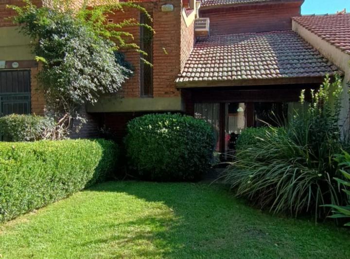 Casa · 252m² · 5 Ambientes · 1 Cochera