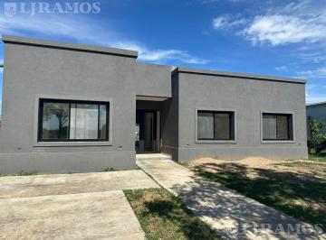 Casa · 160m² · 5 Ambientes · 2 Cocheras · Casa en Una Planta a Espejo de Agua Canton Islas Pg