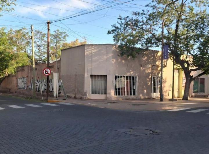 Terreno · 742m²