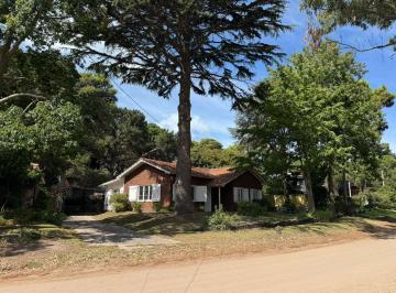 Casa · 424m² · 5 Ambientes · 1 Cochera · Casa en Venta