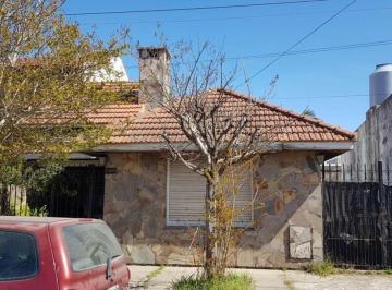 Casa de 5 ambientes, Berisso · Casa a Refaccionar con Amplio Lote