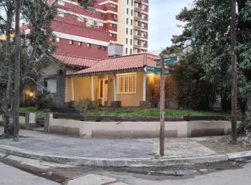 Casa · 4 Ambientes · 1 Cochera · Chalet Cuatro Ambientes - Ideal Vivienda Permanente - Todos Los Servicios Conectados