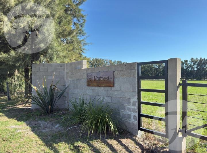 Terreno · 884m²