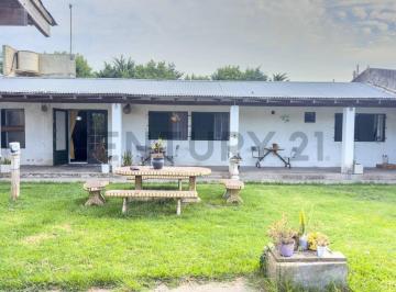 Casa · 307m² · 4 Ambientes · 4 Cocheras · Casa de 3 Dorm. en Venta