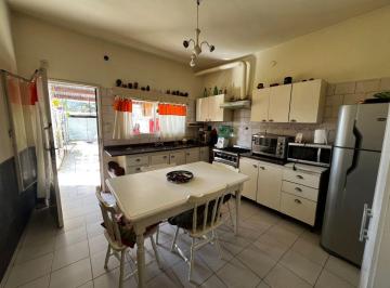 Casa de 4 ambientes, La Matanza · Casa con Garage Fondo y Departamento