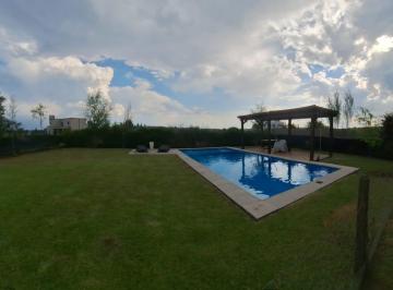 Casa · 840m² · 4 Ambientes · 2 Cocheras · Venta de Casa San Sebastian Apto Credito Hipotecario Area con Laguna Permuta