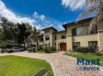Casa · 430m² · 6 Ambientes · 4 Cocheras · Importante Chalet en Country Club El Carmen