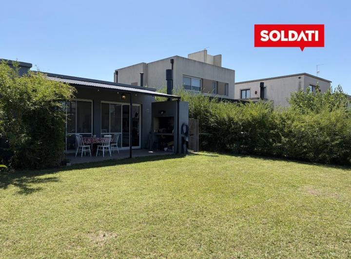 Casa · 122m² · 4 Ambientes · 1 Cochera