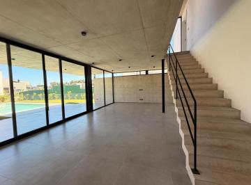 Casa · 277m² · 7 Ambientes · 2 Cocheras · Casa en La Calesa