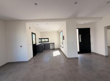Casa · 185m² · 4 Ambientes · 1 Cochera · Casa en Venta 4 Ambientes en Santa Emilia