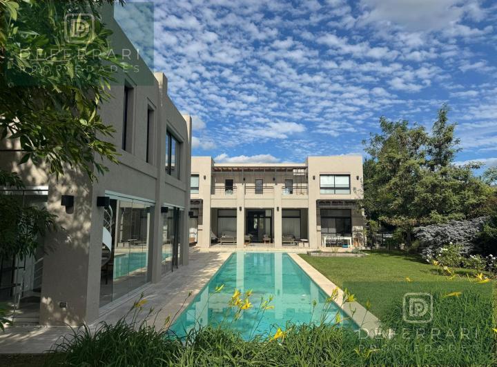 Casa · 1640m²