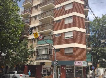 Departamento de 2 ambientes, Parque Centenario · Hermoso 2 Ambientes Al Frente con Balcón