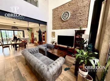 Casa · 230m² · 7 Ambientes · 1 Cochera · Venta Casa 7 Ambientes - Jardín Pileta Terraza - Quincho 400 m Totales - Villa del Parque
