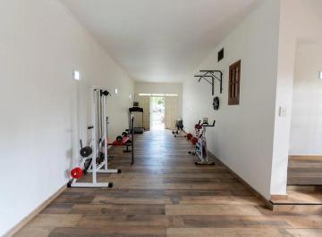 Departamento · 230m² · 6 Ambientes · Casa en Venta - 3 Dorm. 3 Baños - Ensenada