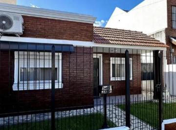 Casa · 130m² · 3 Ambientes · Casa en Venta - 2 Dorm. 1 Baño - Luján