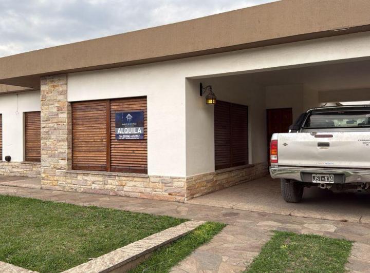 Casa · 330m² · 5 Ambientes · 1 Cochera