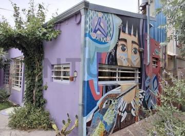 Casa · 100m² · 3 Ambientes · 1 Cochera · Venta de Casa de 2 Dorm., Escritorio, en Sicardi, Apta Banco. Acepta Permuta en Chapadmalal o