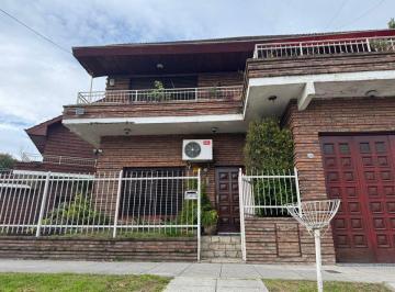 Casa · 221m² · 6 Ambientes · 2 Cocheras · Venta Casa en Villa Bosch