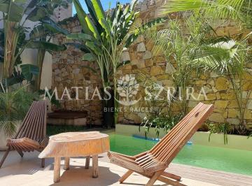 Casa · 203m² · 4 Ambientes · 1 Cochera · Venta de Casa 4 Ambientes con Pileta, en Villa Sarmiento, Morón