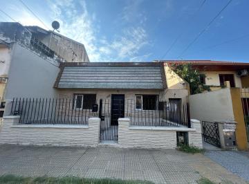 Casa · 70m² · 3 Ambientes · Casa 3 Ambientes en Venta en Lanus C/ Patio, Reciclada!