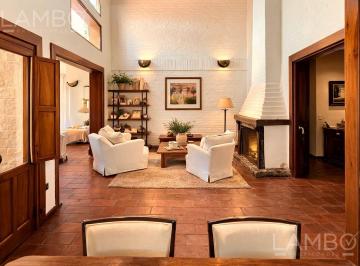 Casa · 260m² · 5 Ambientes · 1 Cochera · Venta Casa Pilar Fatima Cuba